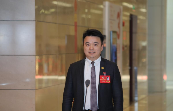 省政協(xié)委員、中山大學(xué)中山眼科中心主任林浩添：守護孩子們的“睛”彩“視”界