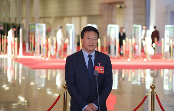 省政協(xié)委員、廣東輕工職業(yè)技術(shù)大學(xué)藝術(shù)設(shè)計學(xué)院院長桂元龍：讓體育“非遺”之花在校園綻放