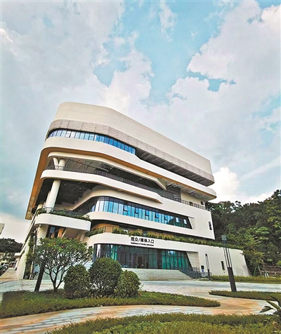 新建的綜合訓(xùn)練館.jpg